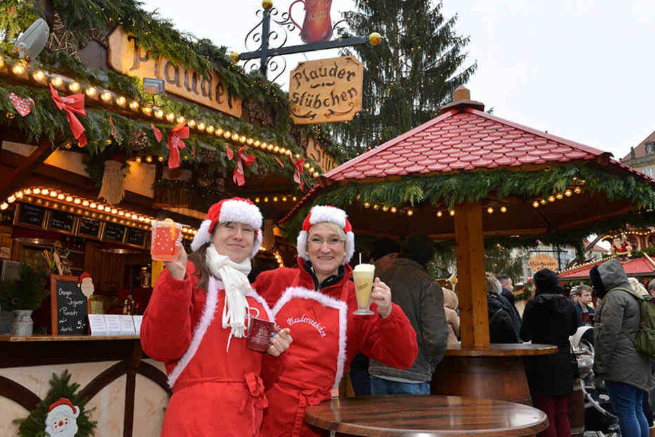 Sarah (21) und Anja (48) versorgen viele internationale Gäste im "Plauderstübchen".