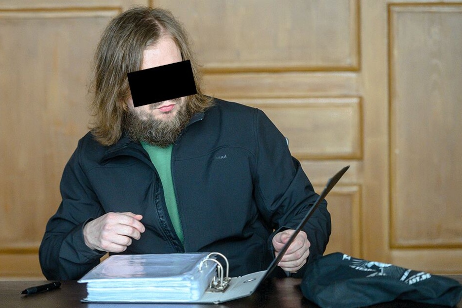Markus Stefan S. (43) aus Glauchau droht wegen Herbeiführens einer Sprengstoffexplosion eine Gefängnisstrafe.