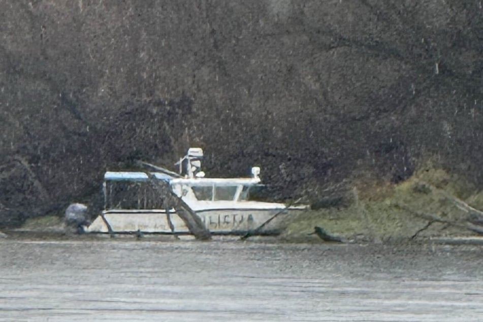 Kroatien blockiert den Zugang zum Gebiet. Selbst Versuche, per Boot anzulegen, sollen von kroatischen Kräften abgewehrt werden.
