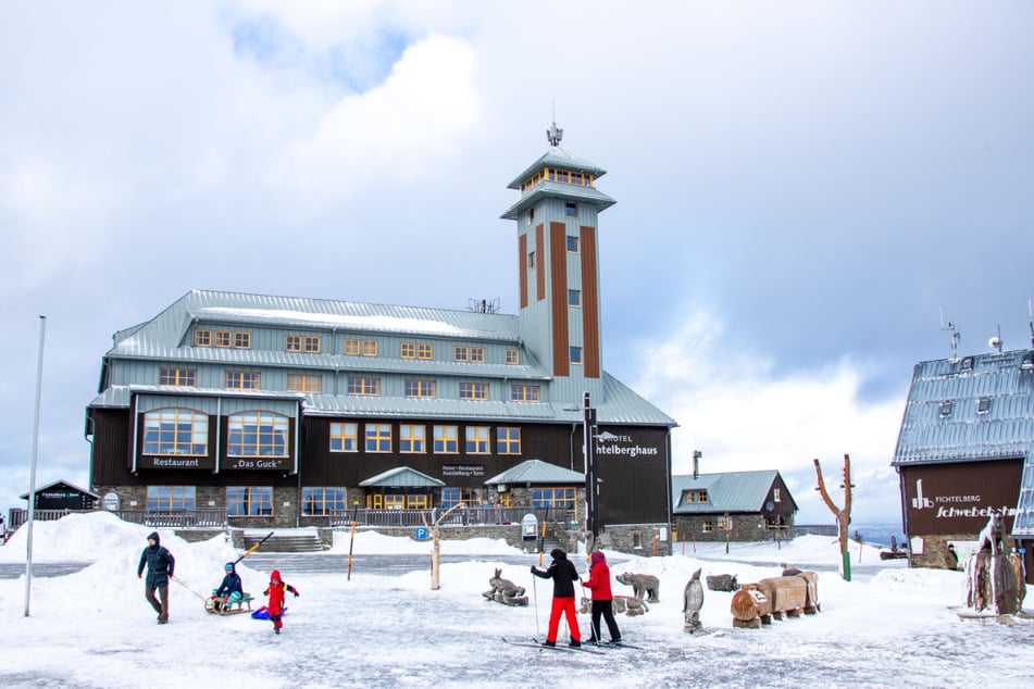 Am Fichtelberg befindet sich Sachsens höchstgelegenes Skigebiet. Aufgrund seiner Höhenlage gehört es zu den schneesichersten Revieren für Wintersportler - vor allem in der Zukunft. (Archivbild)