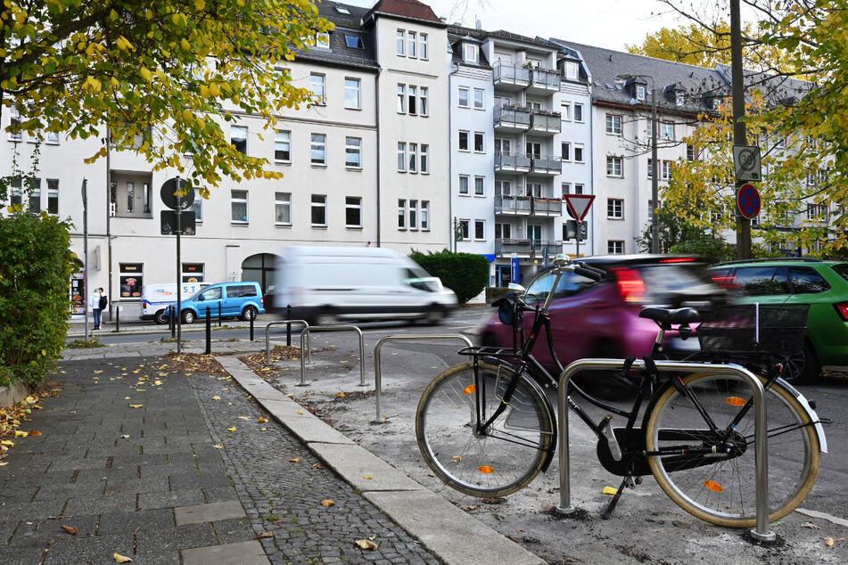 Für die neuen Fahrrad-Stellplätze mussten drei Parkplätze für Autos auf dem Kaßberg weichen.