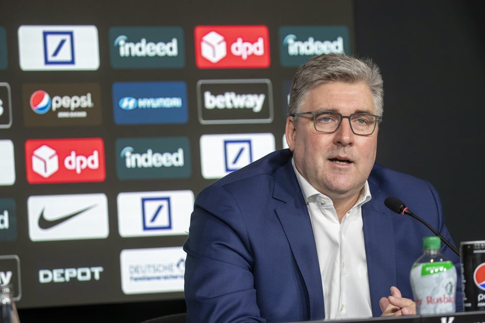 Eintracht-Vorstandssprecher Axel Hellmann (52) war trotz des letztlich verdienten 3:1-Erfolges seiner Mannschaft "not amused".