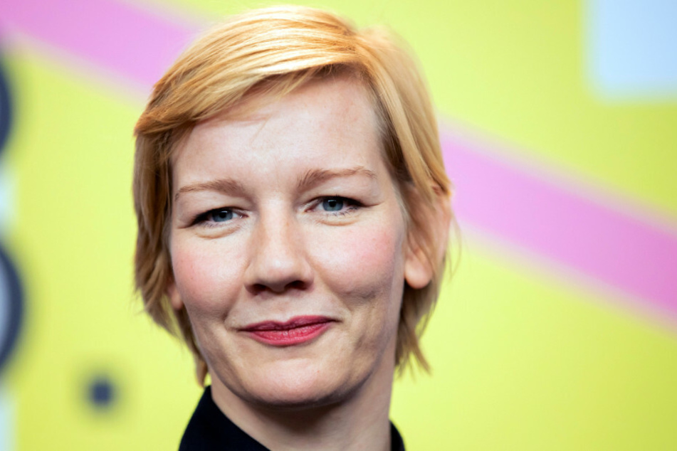 Schauspielerin Sandra Hüller (42) zu Gast bei der 70. Berlinale für den Film "Exil". Sie wird für ihr gesellschaftliches Engagement mit dem Verdienstorden der Bundesrepublik Deutschland geehrt.