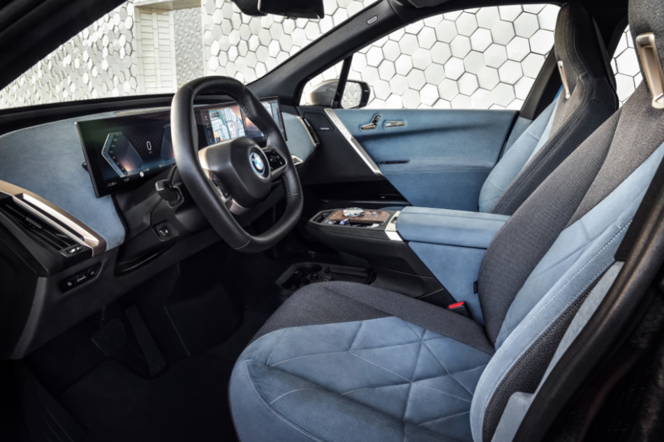 Der Innenraum des BMW iX. Das Auto soll zum Wohnzimmer werden.