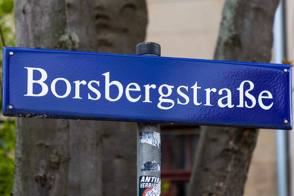 Eine 83-jährige Fußgängerin erlag nach einem Unfall auf der Borsbergstraße ihren Verletzungen.