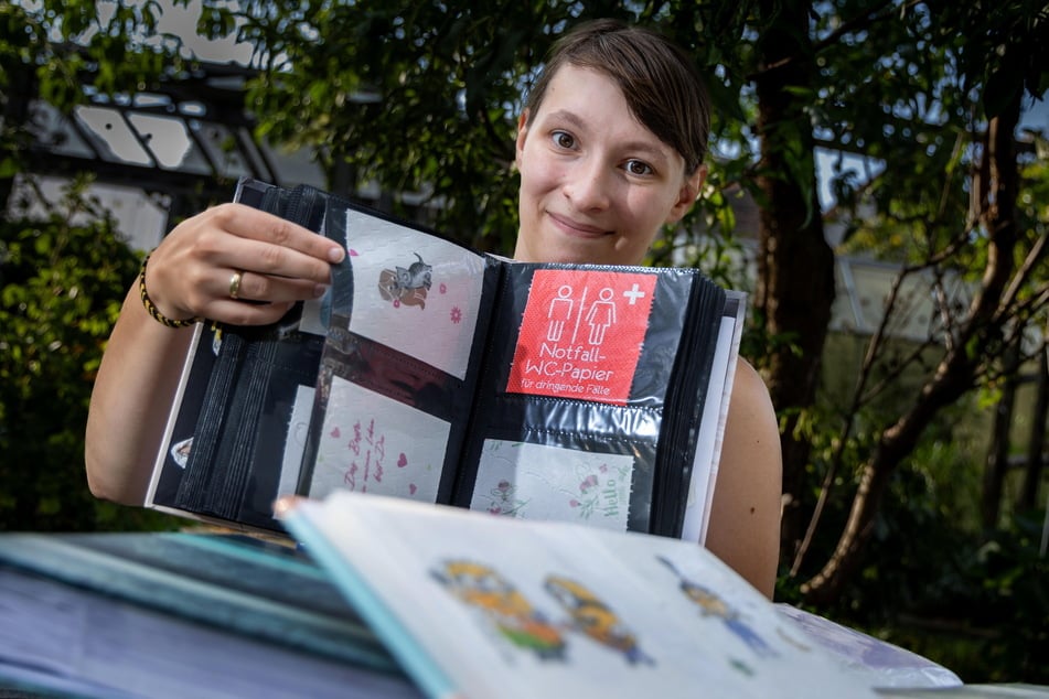 Hobby zwischen Notdurft und Fotoalbum: Alexandra konnte schon vier Alben mit mehr als 700 verschiedenen Motivblättern bestücken.