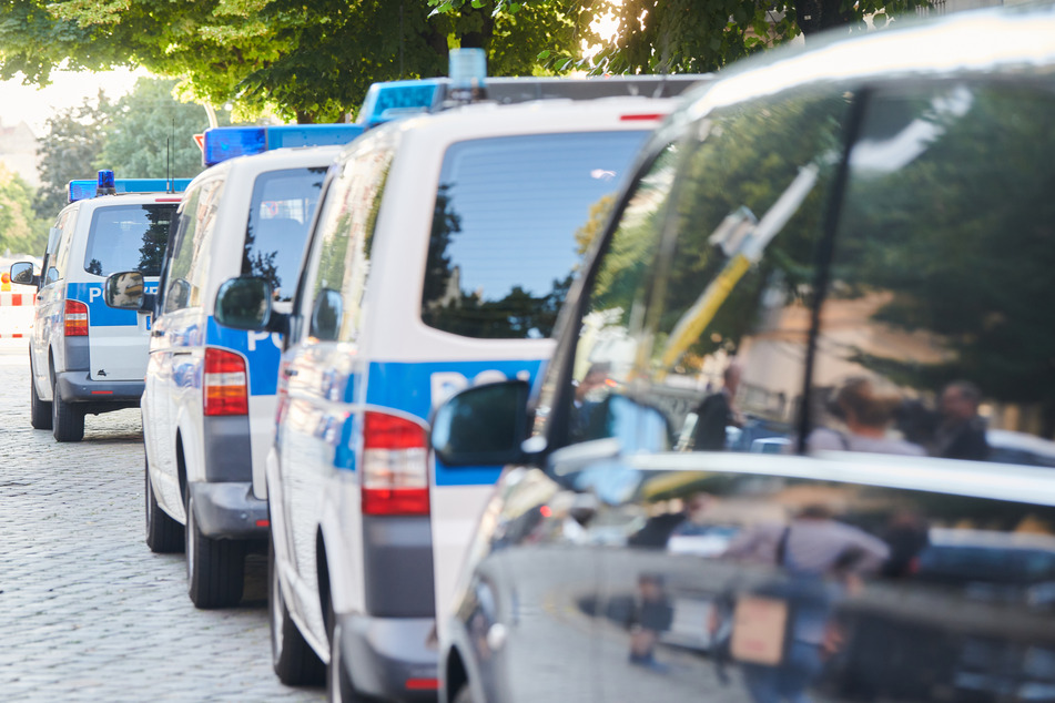 Polizei unternimmt Razzia gegen Großfamilie. (Symbolbild)