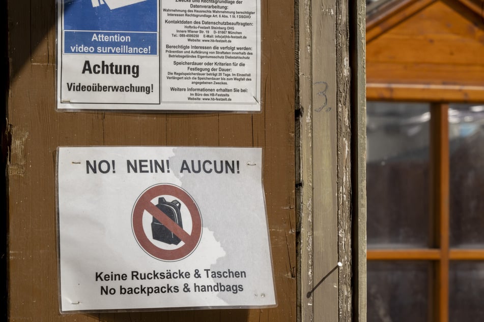 Rucksäcke und größere Taschen sind auf dem Wiesn-Gelände verboten.