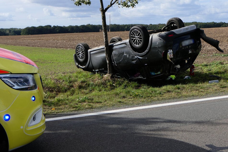 Dacia gerät in Gegenverkehr: Schwerer Unfall auf der S45