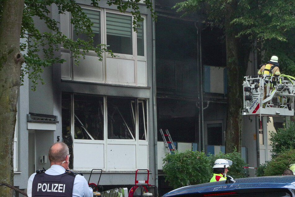 Feuer-Drama in Düsseldorf: Mann soll seine eigene Wohnung in Brand gesetzt haben!
