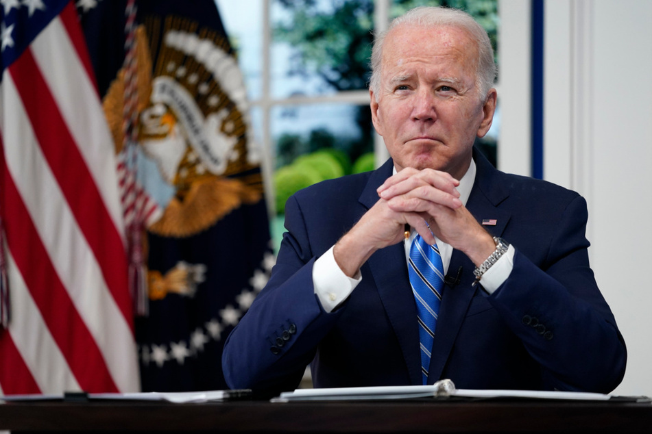 US-Präsident Joe Biden (79) steht weiter wegen fehlender Kapazitäten für flächendeckende Corona-Tests in der Kritik. Er hatte zuletzt Fehler eingestanden und erklärt, die aktuelle Situation sei nicht in Ordnung - die Regierung hätte sich eher um die Beschaffung von Tests kümmern müssen.