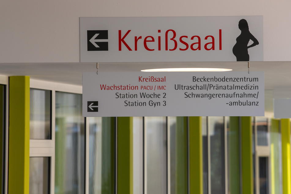 Eine Klinik mit geringer Geburtenrate hat in NRW derzeit keinen wirtschaftlichen Anreiz, weiterhin einen Kreißsaal vorzuhalten.