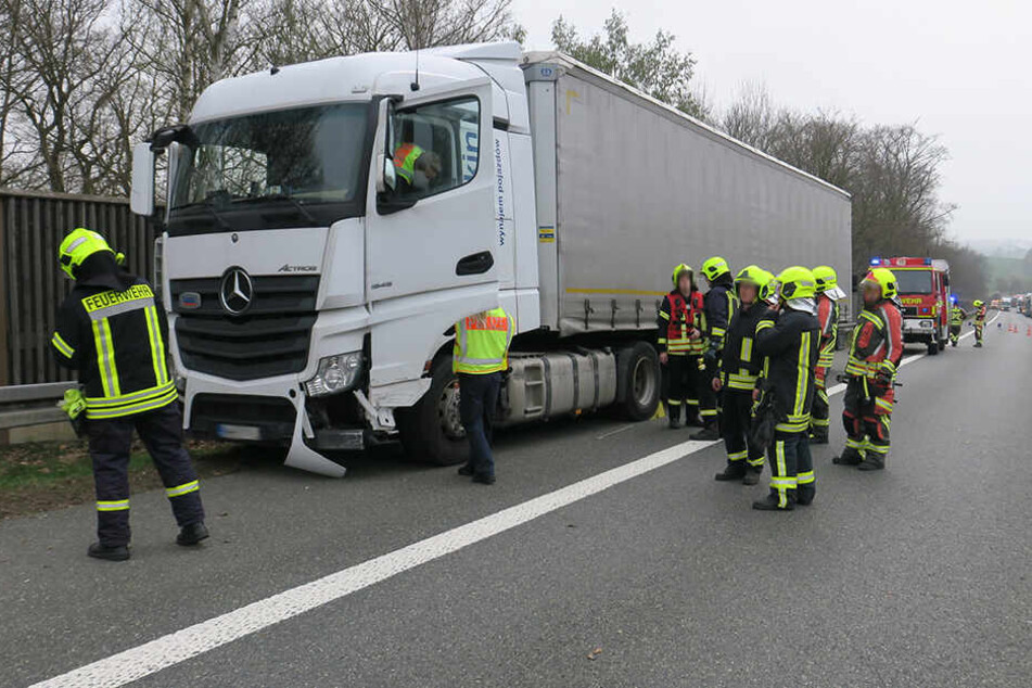 Der Lasterfahrer (51) verstarb noch an der Unfallstelle.