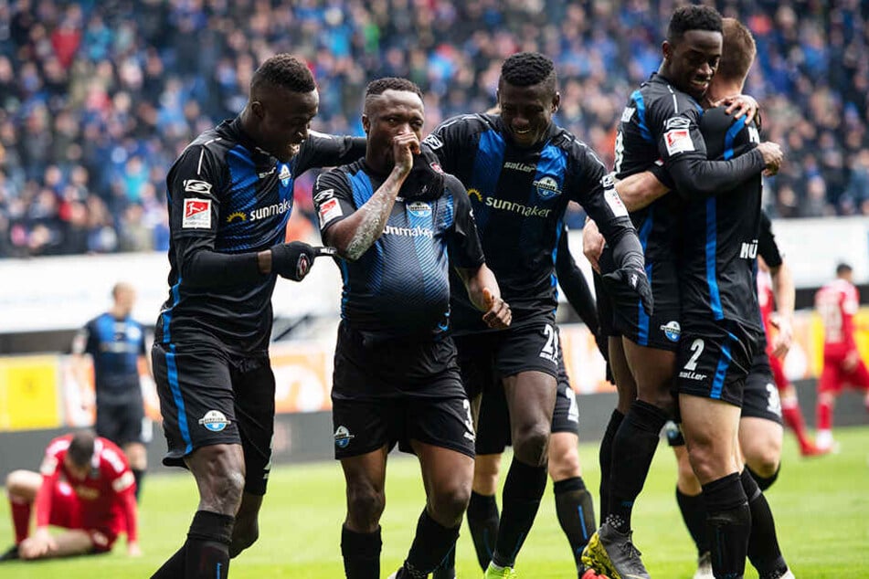 Der SC Paderborn 07 hat derzeit gut lachen: Der Neuling liegt nur noch einen Zähler hinter dem 1. FC Union Berlin und Aufstiegsrelegationsplatz drei.