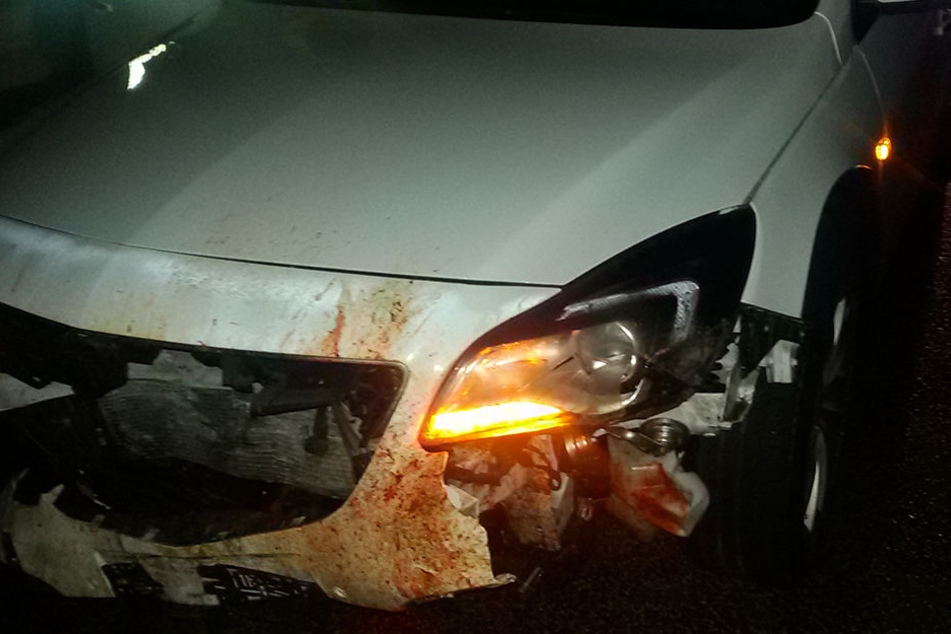 Das Auto erlitt einen Totalschaden und musste abgeschleppt werden.