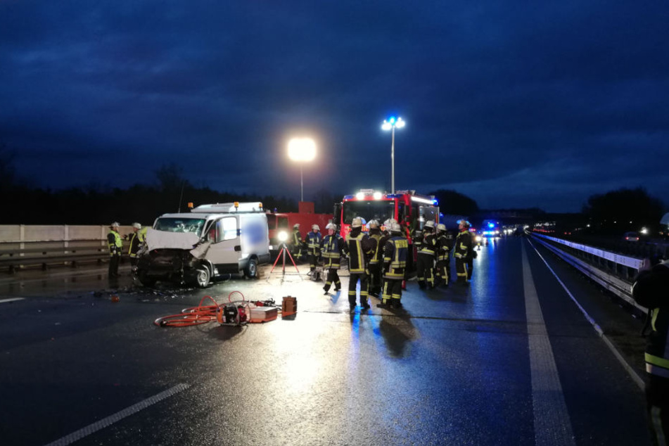 Die A8 musste am Dienstagmorgen komplett gesperrt werden.