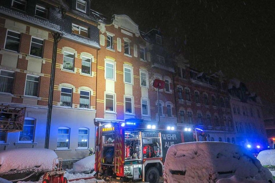 Brand in der Auer Lindenstraße: Die Freiwillige Feuerwehr hatte das dramatische Geschehen schnell im Griff.