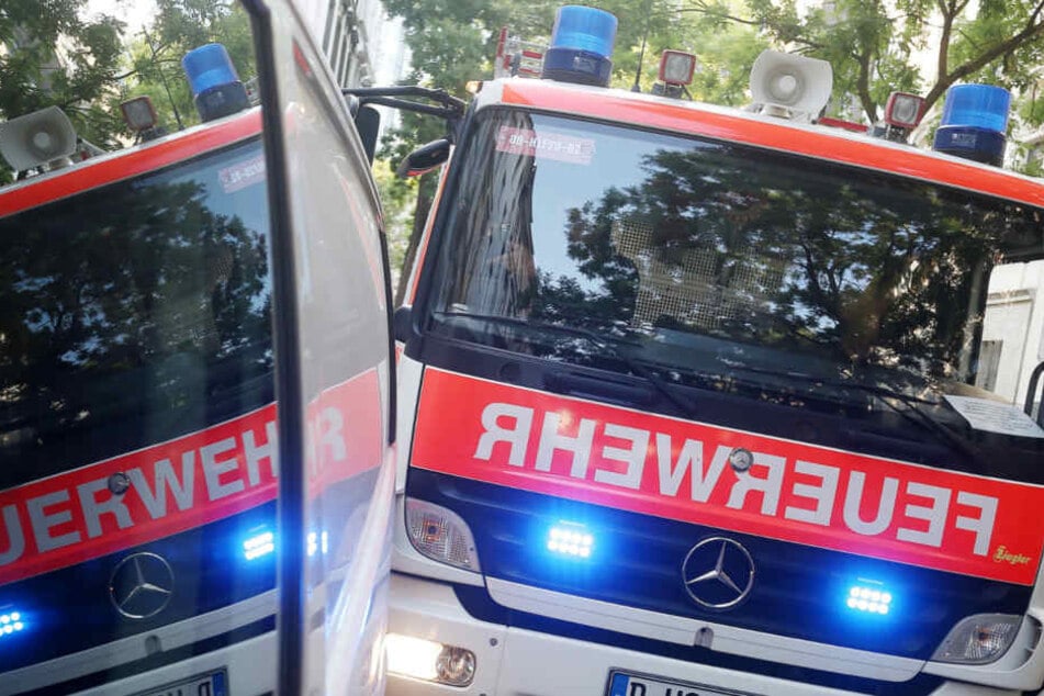 Die Feuerwehrleute konnten den Mann nur noch tot aus seiner Wohnung bergen (Symbolfoto).