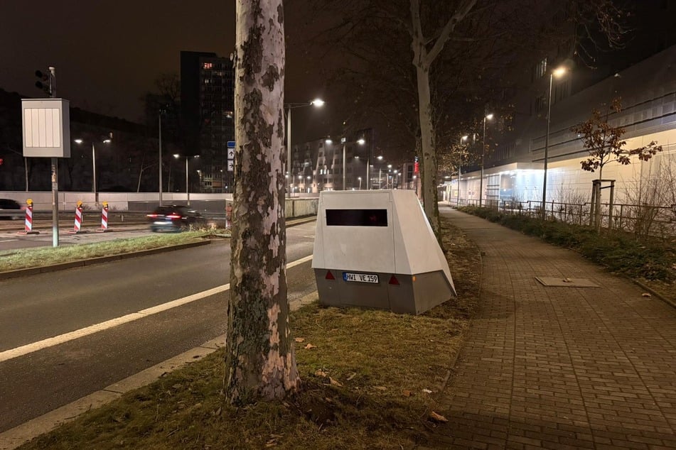 Der Superblitzer nimmt Autofahrer ins Visier, die Tempo 50 überschreiten.