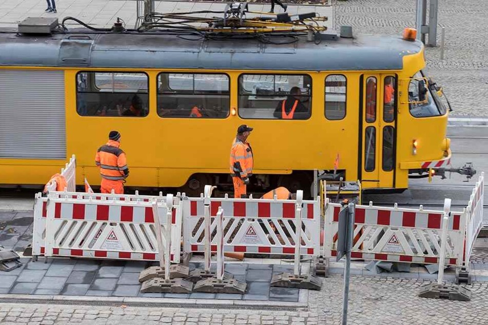 Die Trasse an der Straße der Nationen wurde fertiggestellt. Jetzt wird sie wieder eingerissen.