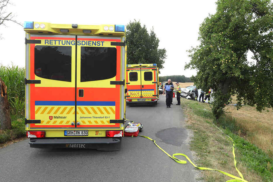 Rettungsdienst und Polizei eilten zur Unfallstelle.