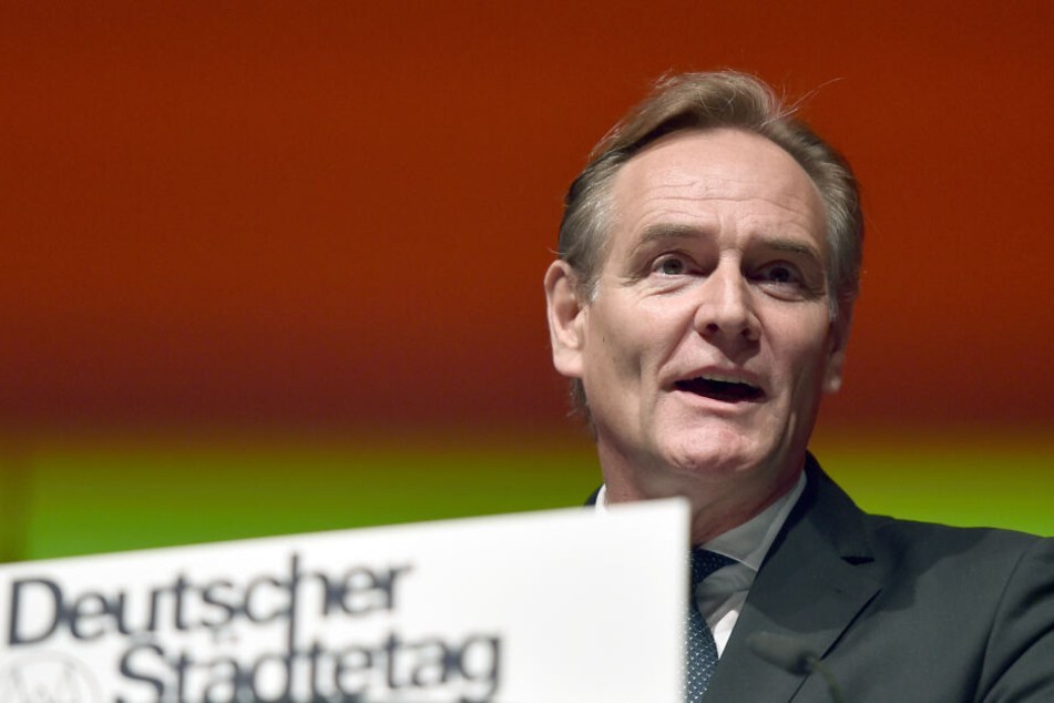 Burkhard Jung hat sich für mehr Schutz für Menschen ausgesprochen, die sich in der Kommunalpolitik engagieren.