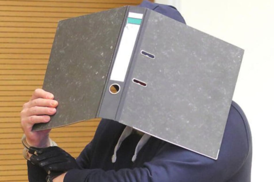 Kraftfahrer Thomas G. (55) muss sich wegen schweren sexuellen Missbrauchs am Landgericht verantworten.