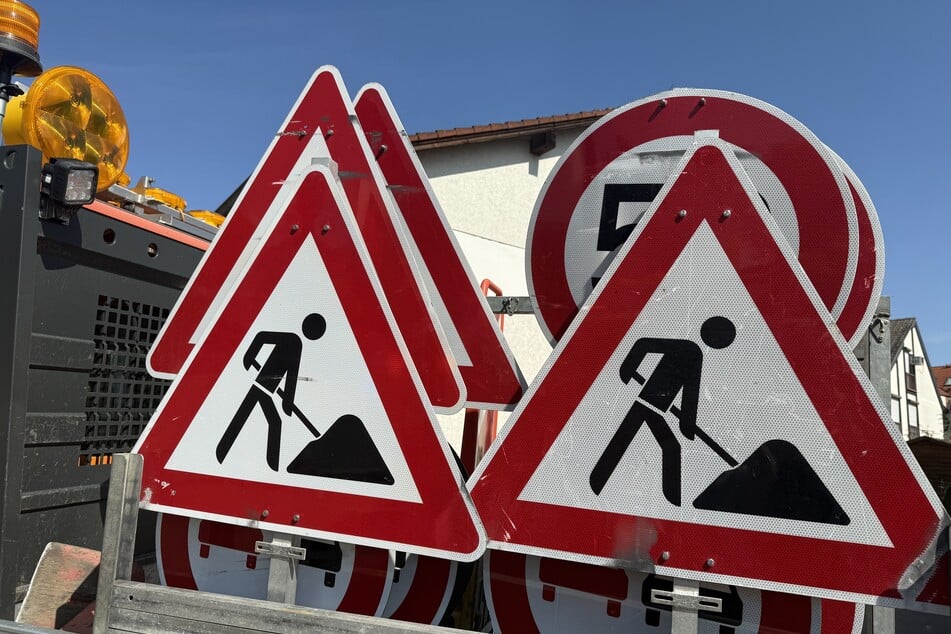 Über 20 Hinweisschilder machen in Schleswig-Holstein auf die Baustelle aufmerksam. (Symbolbild)