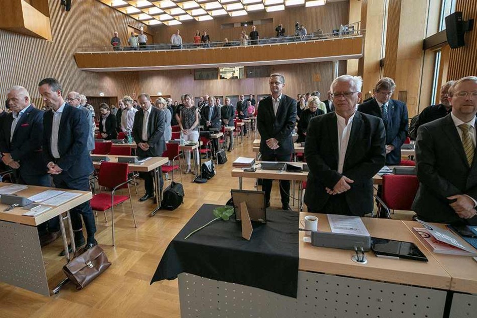 Die Stadträte erhoben sich bei ihrer gestrigen Sitzung zu einer Schweigeminute für die verstorbene Kollegin.