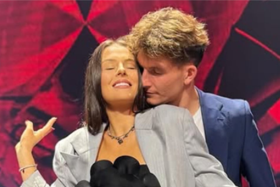 Patricija Ionel (30) tanzt bei der Profi-Challenge von "Let's Dance" mit Mika Tatarkin (28). Die beiden gehen offenbar ordentlich auf Tuchfühlung.