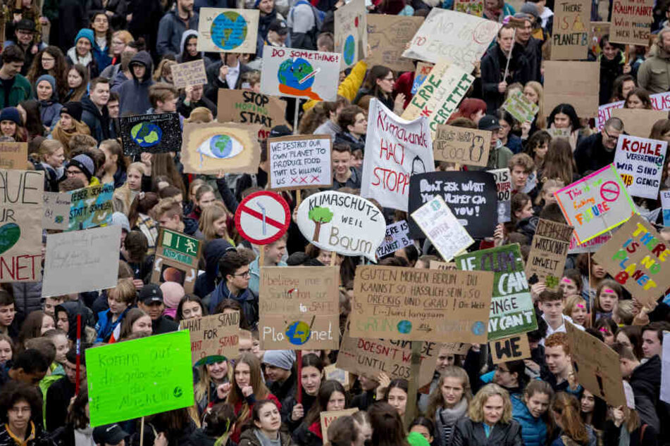 Auf der ganzen Welt demonstrieren Jugendliche für den Klimaschutz.