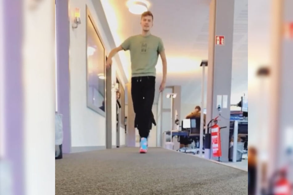 Läuft doch schon ganz gut: 89.0-RTL-Erik probt das Laufen auf High-Heels.