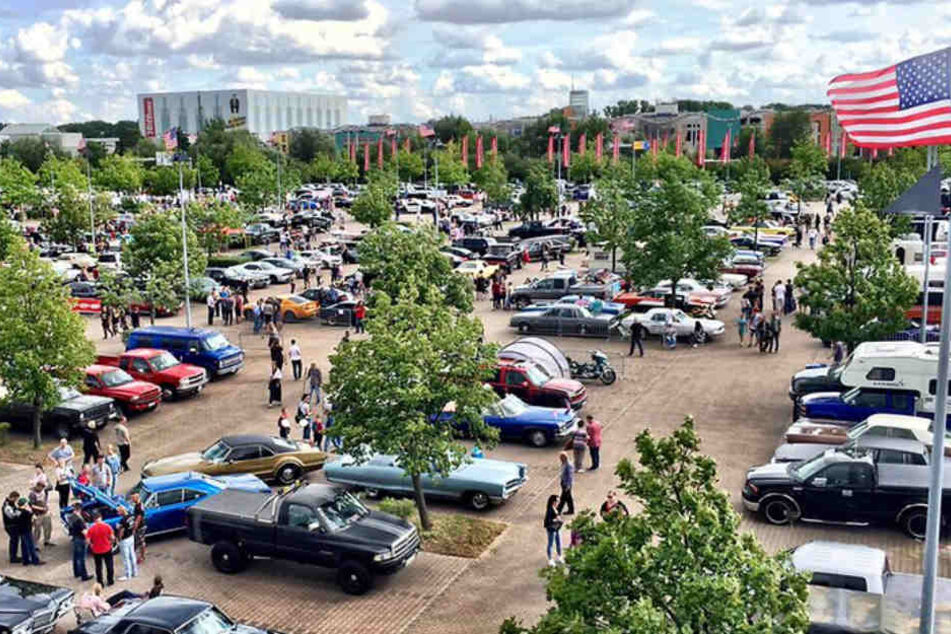 So sah es letztes Jahr zum "US Car & Bike-Treffen" auf dem Parkplatz des nova eventis aus.