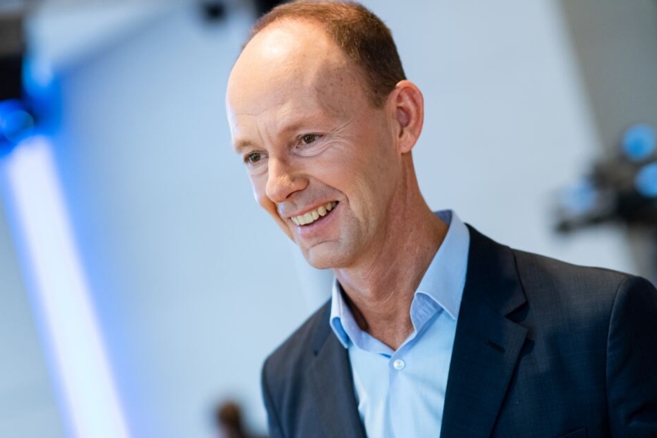 Bertelsmann-Chef Thomas Rabe freut sich über das fette Umsatz-Plus.