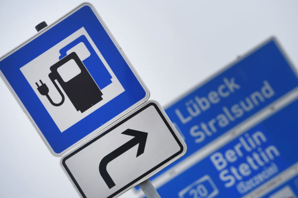 Schnellladestation gibt es bereits einige an Autobahnraststätten.