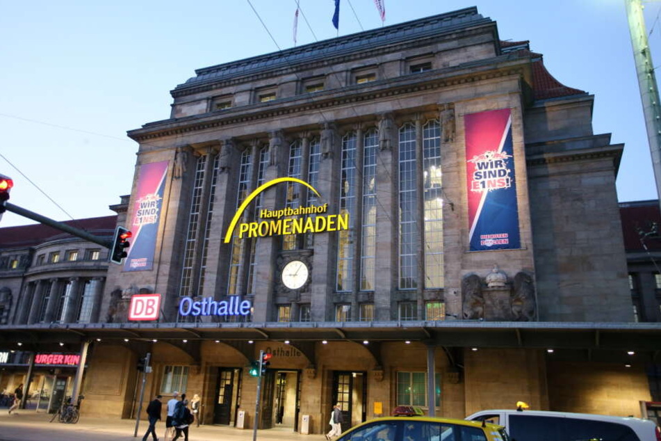 Am Bahnhofsvorplatz ist es zu einem Rohrschaden gekommen.