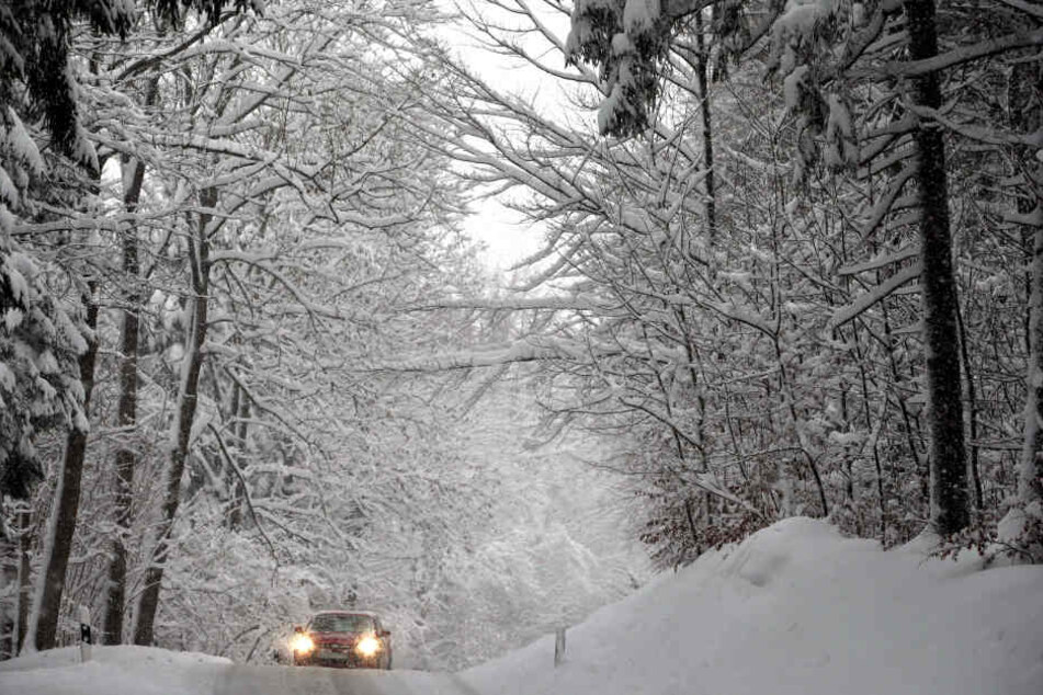 Im Bergland oberhalb von 400 bis 600 Metern kann es Neuschnee mit bis zu 15 Zentimetern geben.