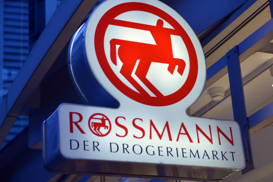 Eine Klimaanlage soll für Abkühlung in der Rossmann-Filiale in Lübbecke sorgen. (Symbolbild)
