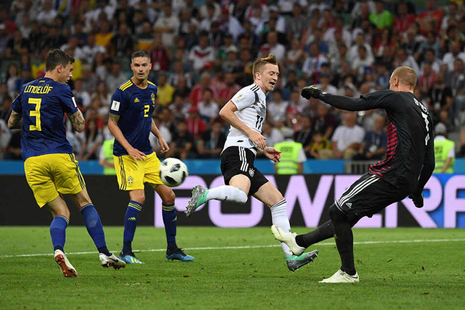 Marco Reus (Zweiter von rechts) erzielt den 1:1-Ausgleich für Deutschland!