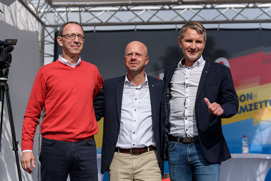 Geschlossene Reihen bis nach rechtsaußen: Das AfD-Trio Jörg Urban, Andreas Kalbitz und Björn Höcke beim Wahlkampfauftakt in Brandenburg.