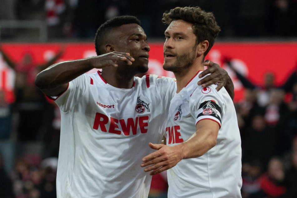 Die Kölner Torschützen Cordoba und Hector jubeln nach dem 3:0 (62.).
