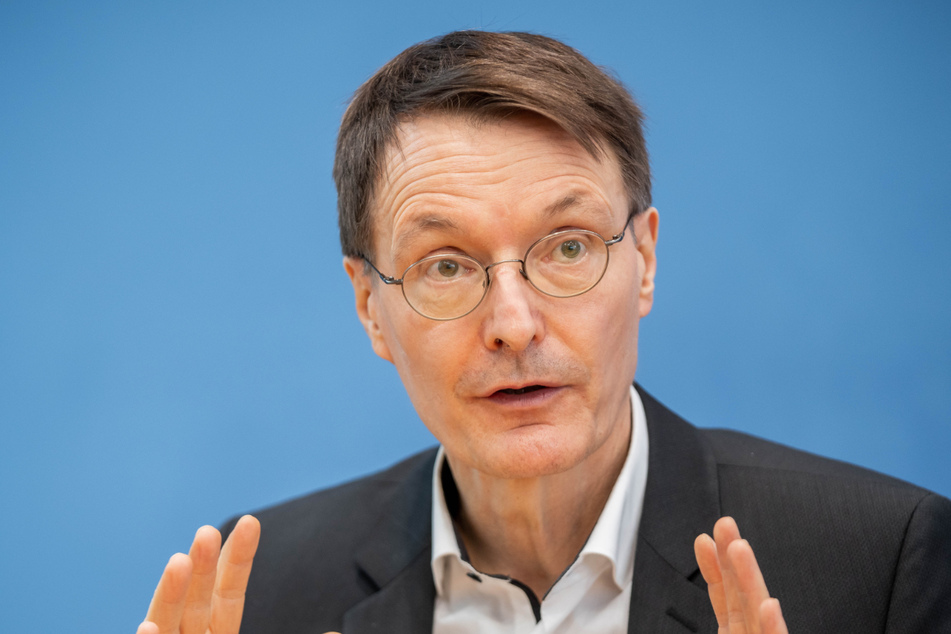 SPD-Gesundheitsexperte Karl Lauterbach (58, SPD) fordert einen raschen neuen Corona-Gipfel.