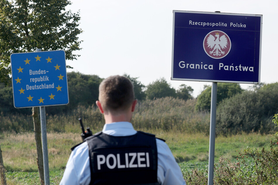 Kurz vor polnischer Grenze: Unscheinbares Detail verrät Autodieb - Festnahme!