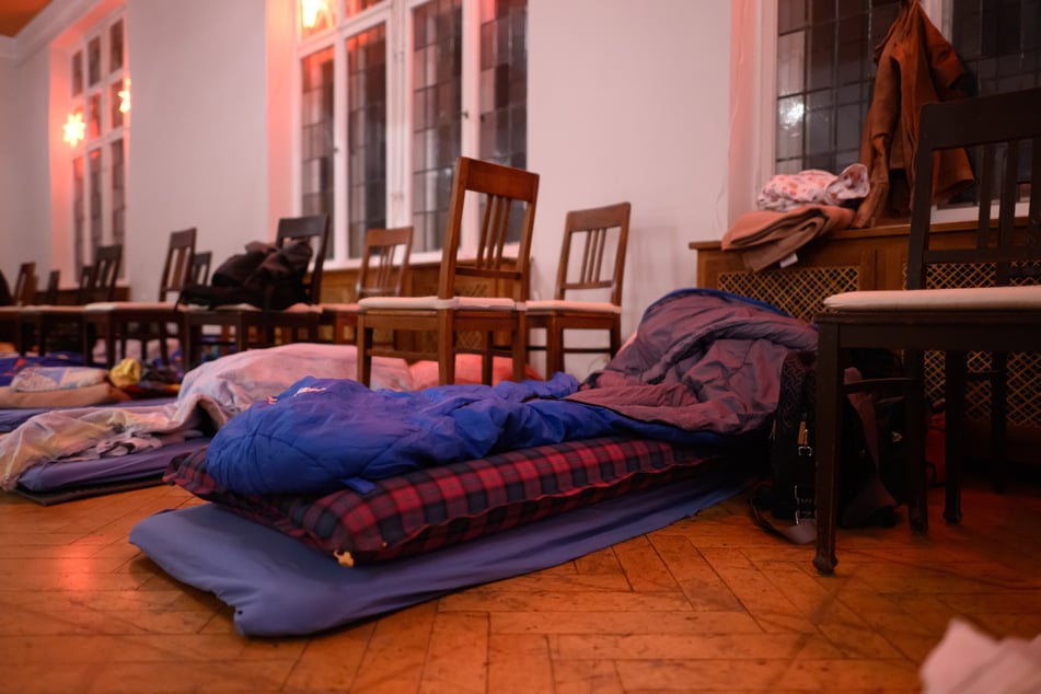 Blick ins Nachtcafé in Loschwitz: Immer mehr Dresdner haben kein eigenes Dach mehr über dem Kopf.