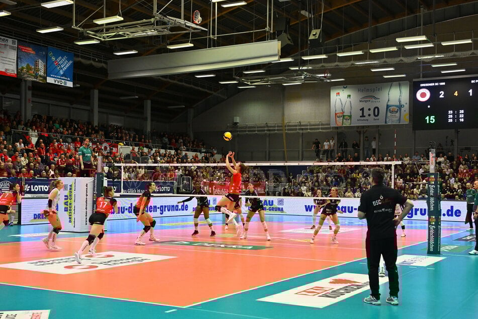 Eigentlich sollten in der Arena unter anderem mehr Zuschauer Platz finden.