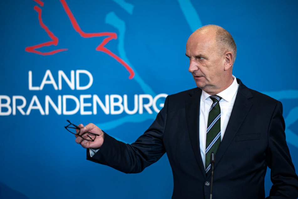 Brandenburgs Ministerpräsident Dietmar Woidke (59, SPD) geht mit gutem Beispiel voran und wird Weihnachten zu Hause verbringen.