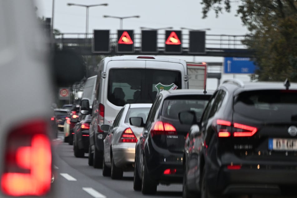 Auf der Stadtautobahn A100 staut es sich mal wieder. (Archivbild)