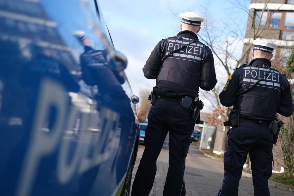 Die Polizisten nahmen den kuriosen Unfall auf. Die Seniorin erwartet nun juristische Konsequenzen. (Symbolfoto)
