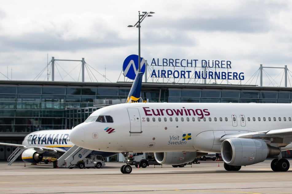 In einem Flugzeug am Nürnberger Flughafen war die Polizei gefragt. (Symbolbild)