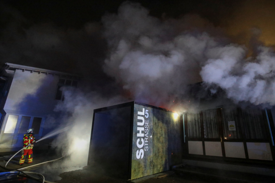 Die Realschule in Flammen.